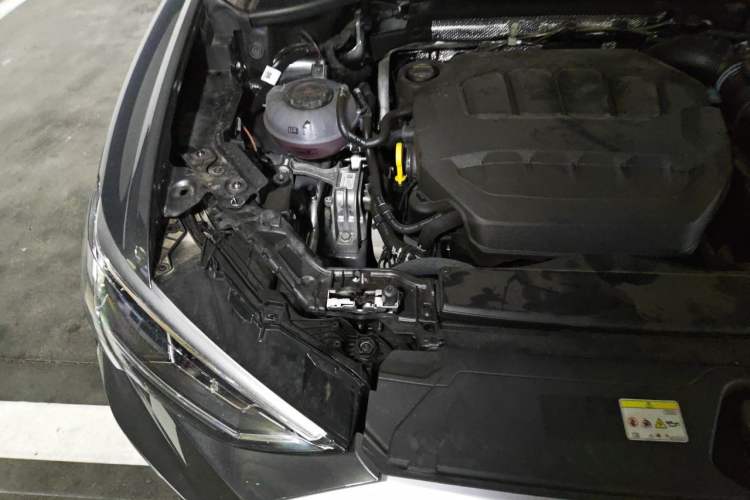 Used Audi Q3 2025 quattro 45th Anniversary Edition 40TFSI Fashionable and Dynamic Model Engine Bay Right