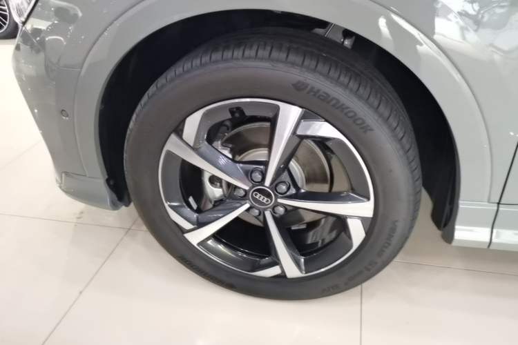 Used Audi Q3 2025 quattro 45th Anniversary Edition 35TFSI Fashionable and Dynamic Model Exterior 4