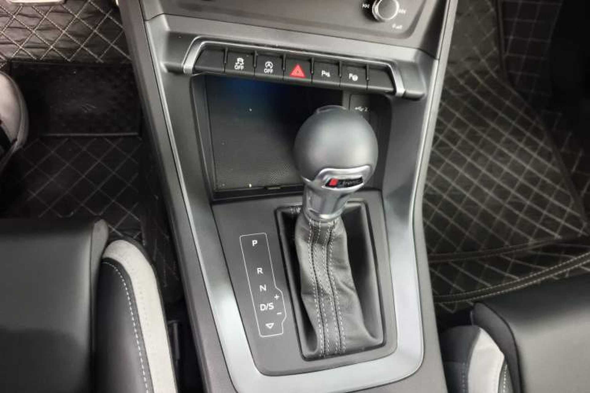 Used Audi Q3 2025 quattro 45th Anniversary Edition 35TFSI Advanced Style Model Gear Lever