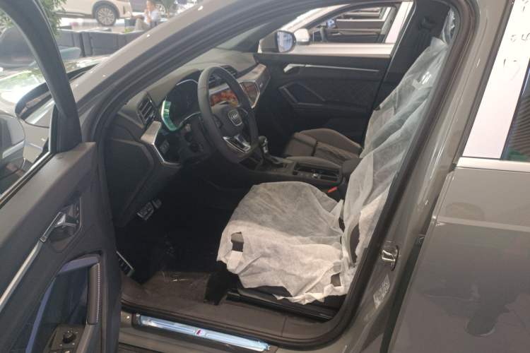 Used Audi Q3 2025 quattro 45th Anniversary Edition 40TFSI Fashionable and Dynamic Model Interior 1