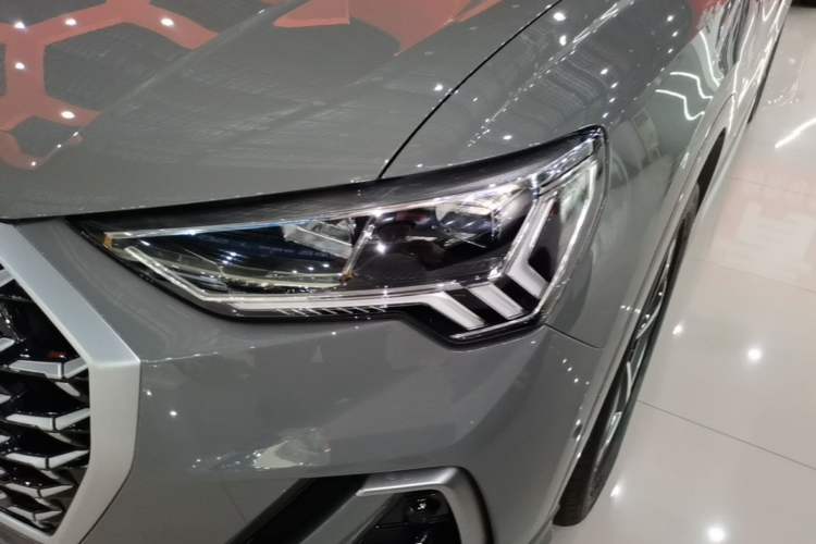 Used Audi Q3 2025 quattro 45th Anniversary Edition 35TFSI Fashionable and Dynamic Model Left Front Headlight