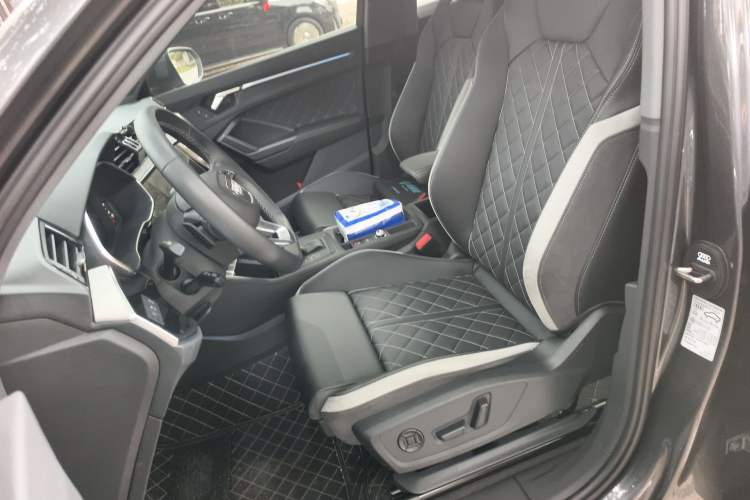 Used Audi Q3 2025 quattro 45th Anniversary Edition 35TFSI Advanced Style Model Left Front Seat