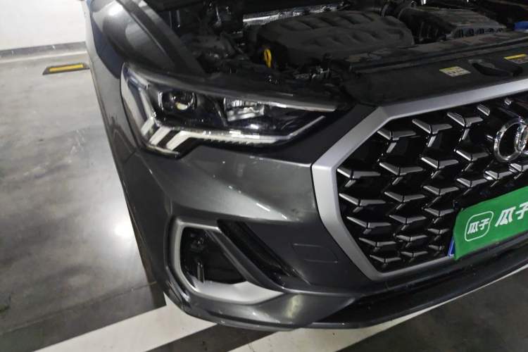 Used Audi Q3 2025 quattro 45th Anniversary Edition 40TFSI Fashionable and Dynamic Model Right Front Headlight