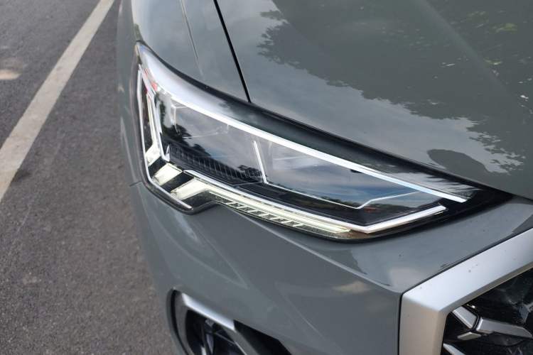 Used Audi Q3 2025 quattro 45th Anniversary Edition 35TFSI Fashionable and Dynamic Model Right Front Headlight