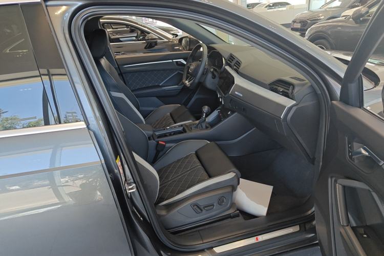 Used Audi Q3 2025 quattro 45th Anniversary Edition 35TFSI Fashionable and Dynamic Model Right Front Seat