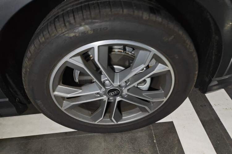Used Audi Q3 2025 quattro 45th Anniversary Edition 40TFSI Fashionable and Dynamic Model Right Front Wheel Hub