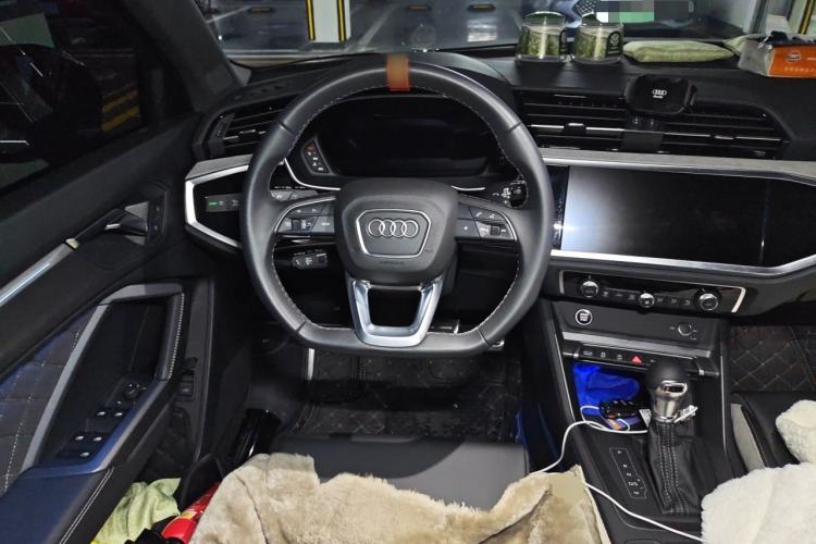 Used Audi Q3 2025 quattro 45th Anniversary Edition 40TFSI Fashionable and Dynamic Model Steering Wheel