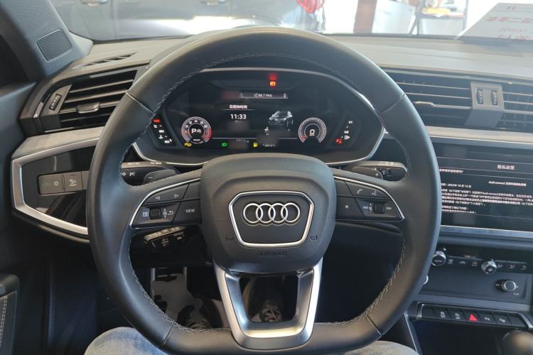 Used Audi Q3 2025 quattro 45th Anniversary Edition 35TFSI Fashionable and Dynamic Model Steering Wheel