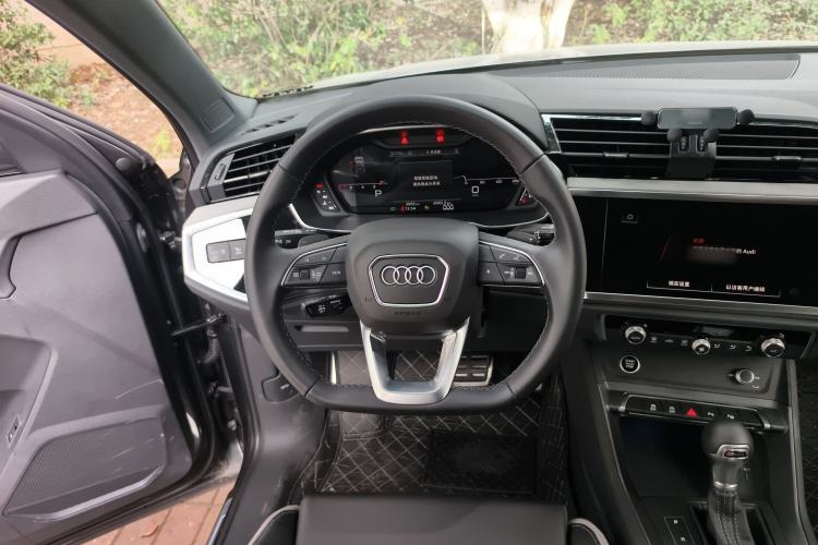 Used Audi Q3 2025 quattro 45th Anniversary Edition 35TFSI Advanced Style Model Steering Wheel