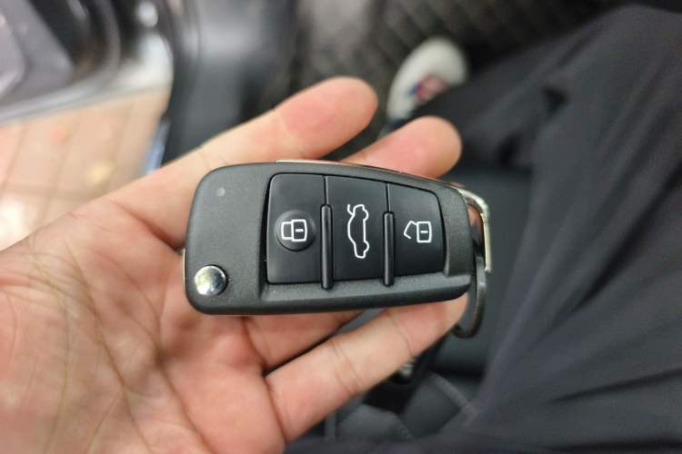 Used Audi Q3 2025 quattro 45th Anniversary Edition 35TFSI Advanced Style Model Vehicle Key