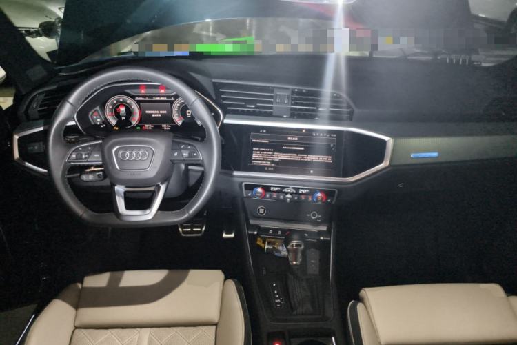Used Audi Q3 2025 quattro 45th Anniversary Edition 35TFSI Fashionable and Dynamic Model Center Console