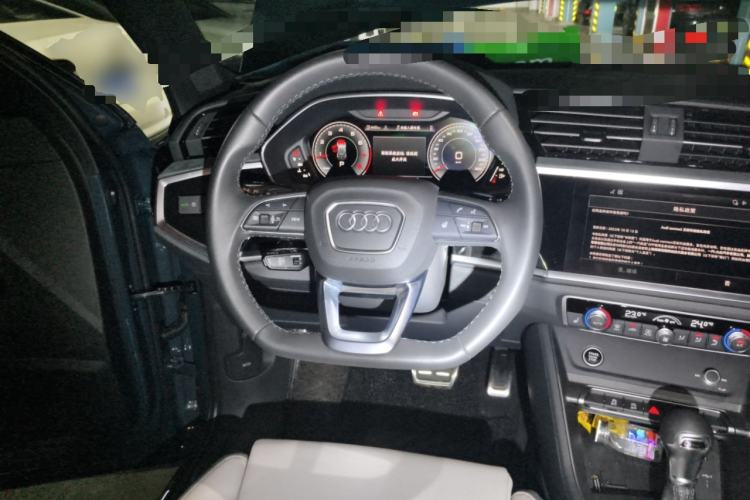 Used Audi Q3 2025 quattro 45th Anniversary Edition 35TFSI Fashionable and Dynamic Model Steering Wheel