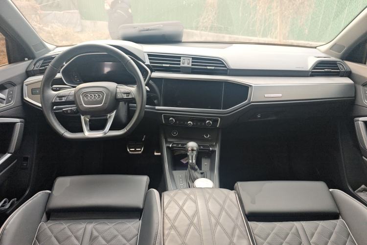 Used Audi Q3 2025 quattro 45th Anniversary Edition 40TFSI Fashionable and Dynamic Model Center Console