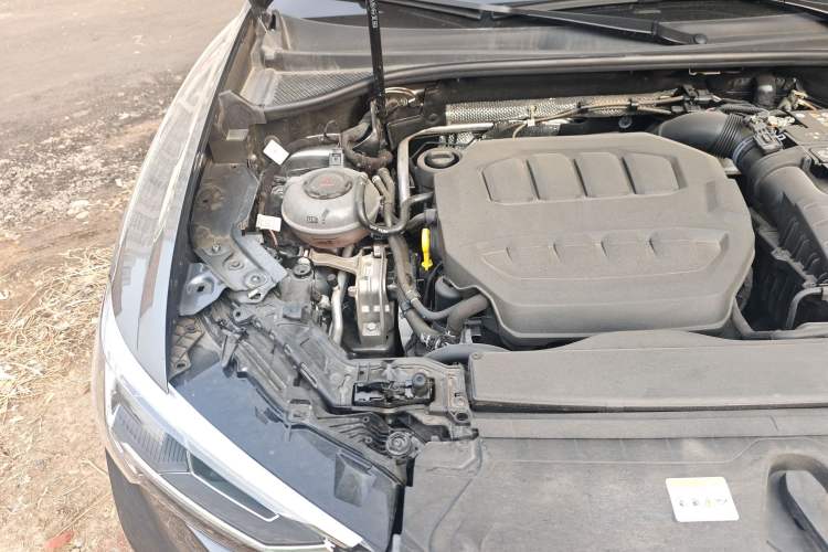Used Audi Q3 2025 quattro 45th Anniversary Edition 40TFSI Fashionable and Dynamic Model Engine Bay Right