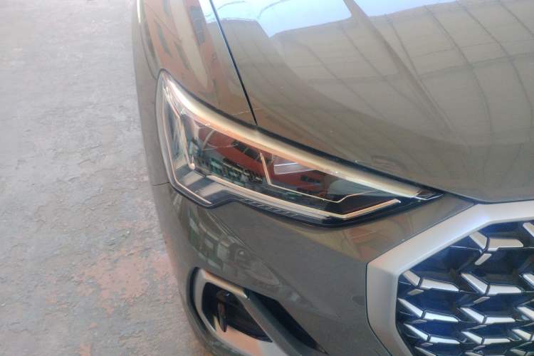Used Audi Q3 2025 quattro 45th Anniversary Edition 35TFSI Fashionable and Dynamic Model Right Front Headlight