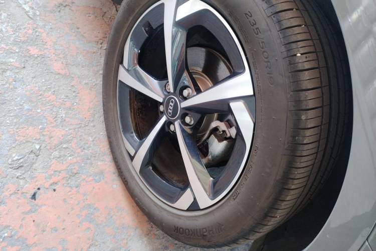 Used Audi Q3 2025 quattro 45th Anniversary Edition 35TFSI Fashionable and Dynamic Model Right Front Wheel Hub