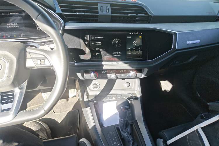 Used Audi Q3 2025 quattro 45th Anniversary Edition 35TFSI Fashionable and Dynamic Model Audio And AC Panel