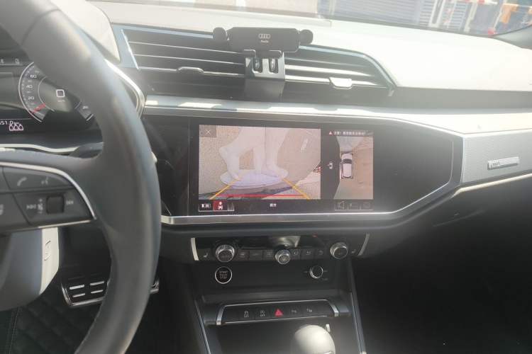 Used Audi Q3 2025 quattro 45th Anniversary Edition 35TFSI Progressive Dynamic Model Audio And AC Panel