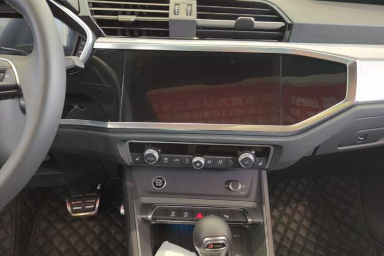 Used Audi Q3 2025 quattro 45th Anniversary Edition 35TFSI Progressive Dynamic Model Audio And AC Panel