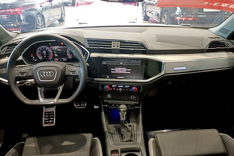 Used Audi Q3 2025 quattro 45th Anniversary Edition 35TFSI Fashionable and Dynamic Model Center Console