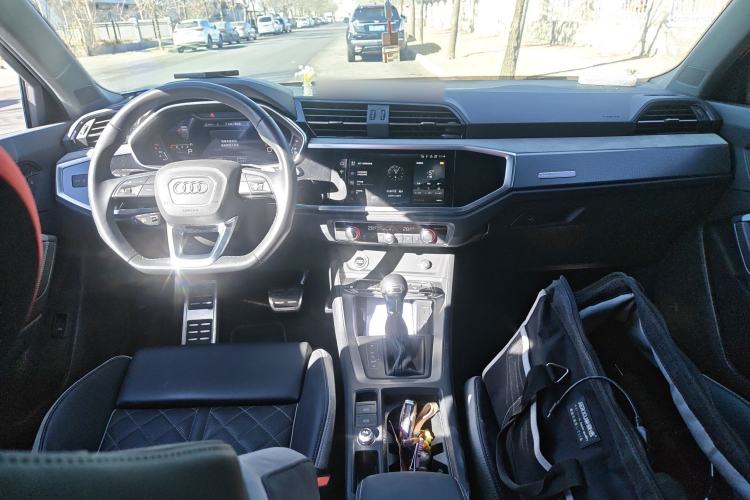 Used Audi Q3 2025 quattro 45th Anniversary Edition 35TFSI Fashionable and Dynamic Model Center Console