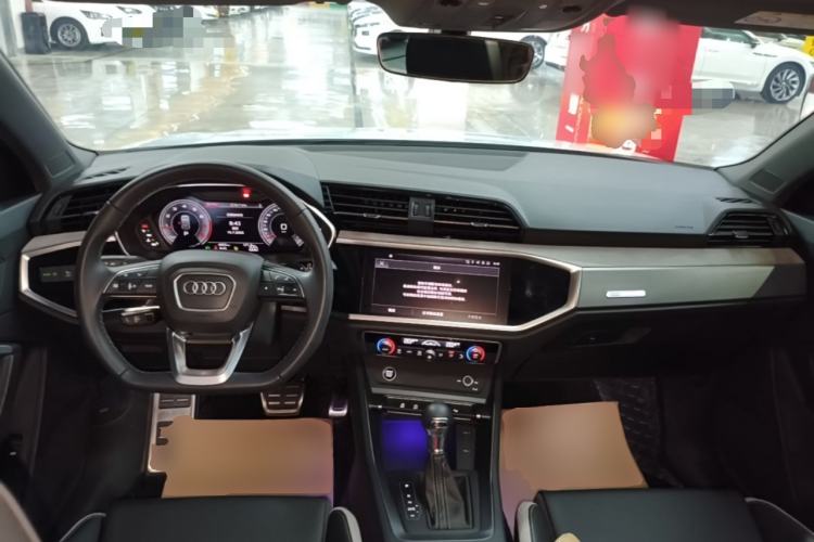 Used Audi Q3 2025 quattro 45th Anniversary Edition 35TFSI Fashionable and Dynamic Model Center Console