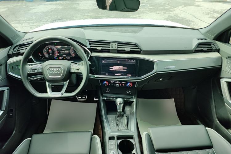 Used Audi Q3 2025 quattro 45th Anniversary Edition 35TFSI Fashionable and Dynamic Model Center Console