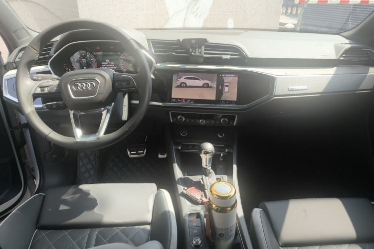 Used Audi Q3 2025 quattro 45th Anniversary Edition 35TFSI Progressive Dynamic Model Center Console