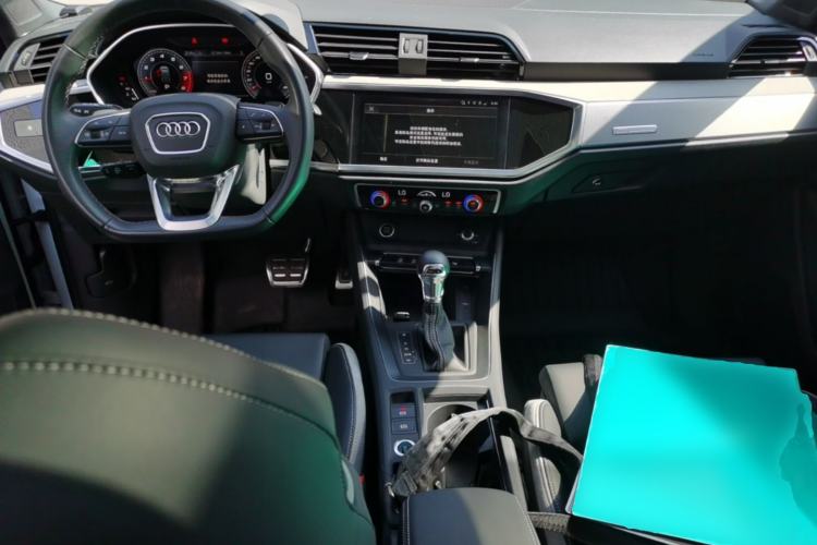 Used Audi Q3 2025 quattro 45th Anniversary Edition 35TFSI Fashionable and Dynamic Model Center Console