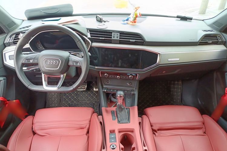 Used Audi Q3 2025 quattro 45th Anniversary Edition 35TFSI Fashionable and Dynamic Model Center Console