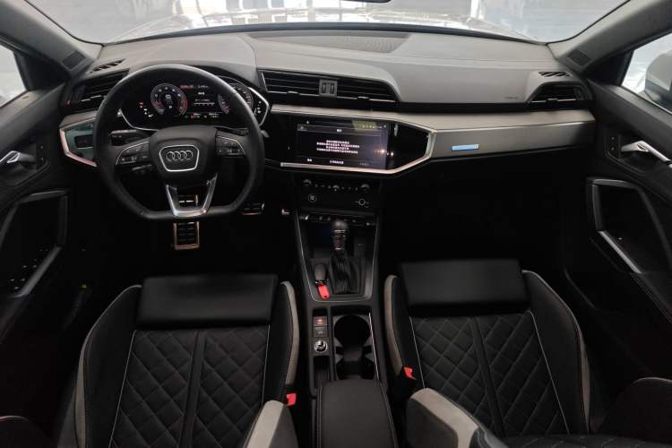 Used Audi Q3 2025 quattro 45th Anniversary Edition 35TFSI Fashionable and Dynamic Model Center Console