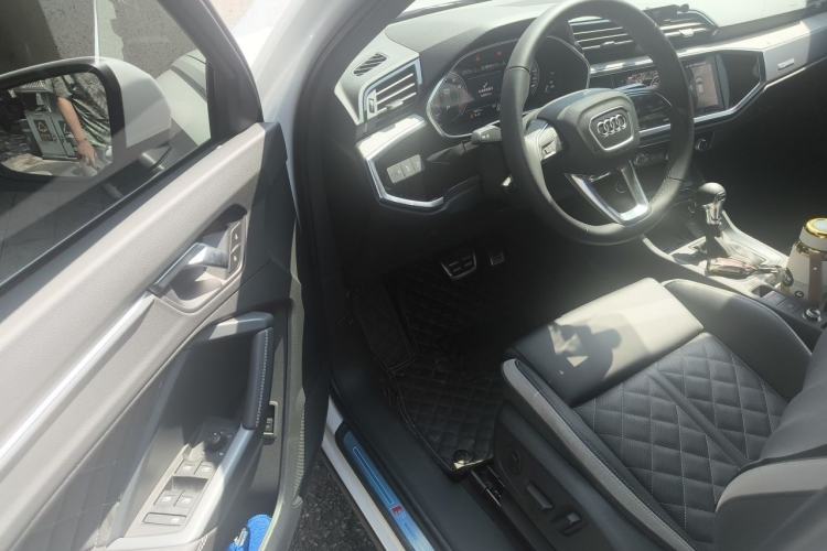 Used Audi Q3 2025 quattro 45th Anniversary Edition 35TFSI Progressive Dynamic Model Driver Seat