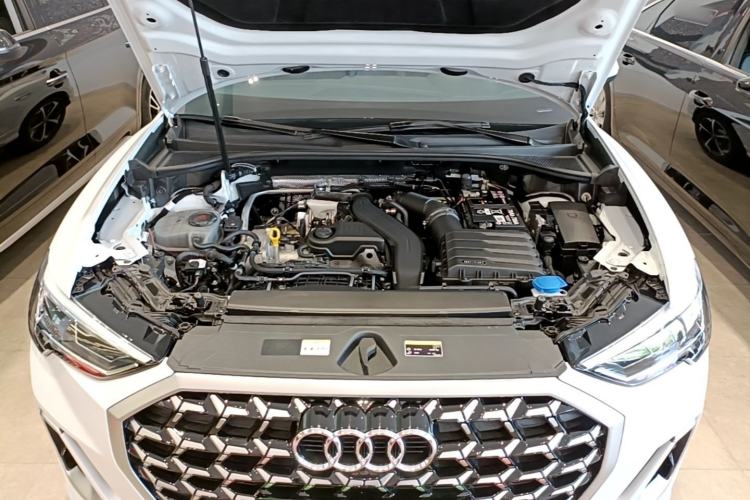 Used Audi Q3 2025 quattro 45th Anniversary Edition 35TFSI Fashionable and Dynamic Model Engine Bay
