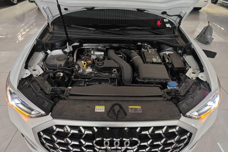 Used Audi Q3 2025 quattro 45th Anniversary Edition 35TFSI Fashionable and Dynamic Model Engine Bay