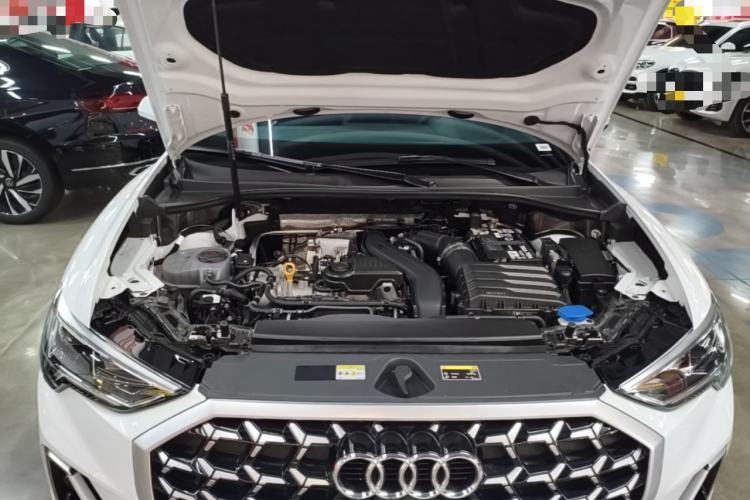 Used Audi Q3 2025 quattro 45th Anniversary Edition 35TFSI Fashionable and Dynamic Model Engine Bay