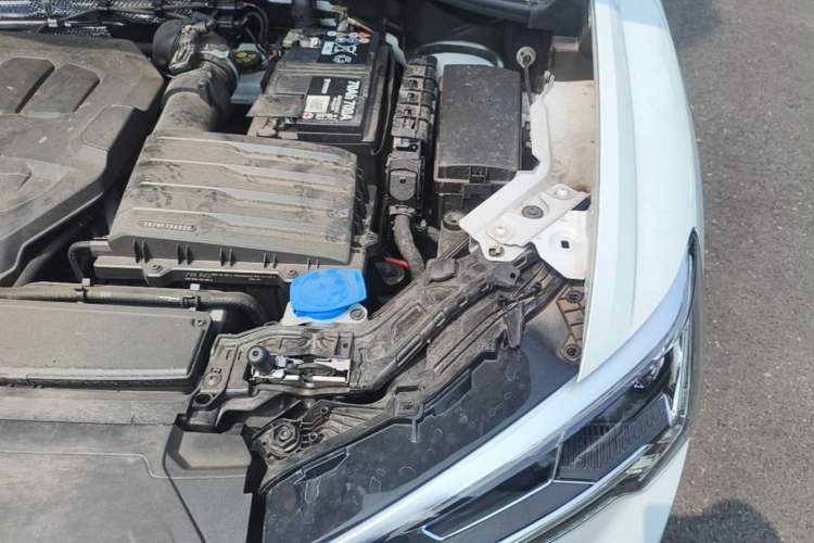 Used Audi Q3 2025 quattro 45th Anniversary Edition 40TFSI Fashionable and Dynamic Model Engine Bay Left