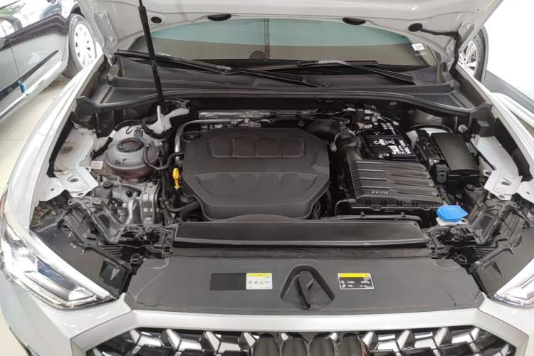 Used Audi Q3 2025 quattro 45th Anniversary Edition 40TFSI Fashionable and Dynamic Model Engine Bay