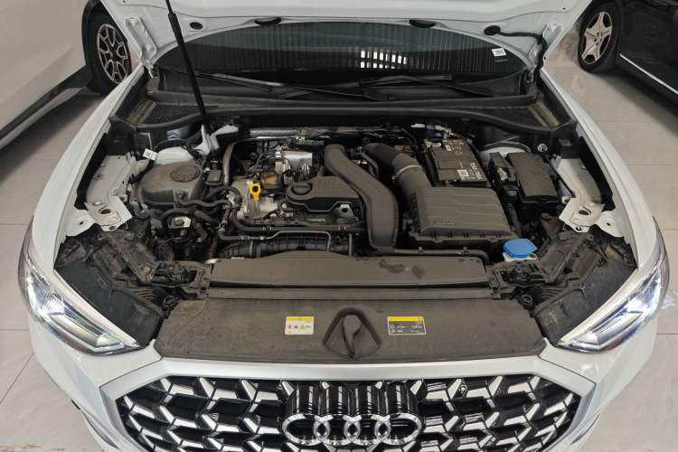 Used Audi Q3 2025 quattro 45th Anniversary Edition 35TFSI Fashionable and Dynamic Model Engine Bay