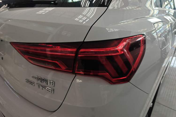 Used Audi Q3 2025 quattro 45th Anniversary Edition 35TFSI Fashionable and Dynamic Model Exterior 3