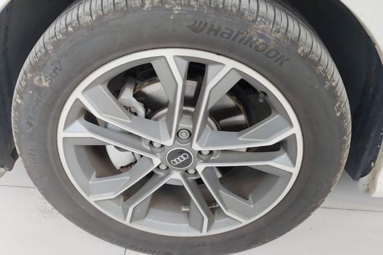 Used Audi Q3 2025 quattro 45th Anniversary Edition 40TFSI Fashionable and Dynamic Model Exterior 4