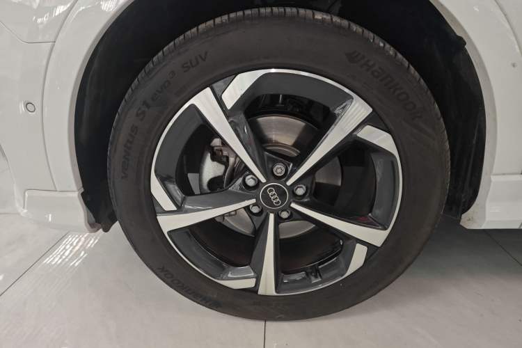 Used Audi Q3 2025 quattro 45th Anniversary Edition 35TFSI Fashionable and Dynamic Model Exterior 4