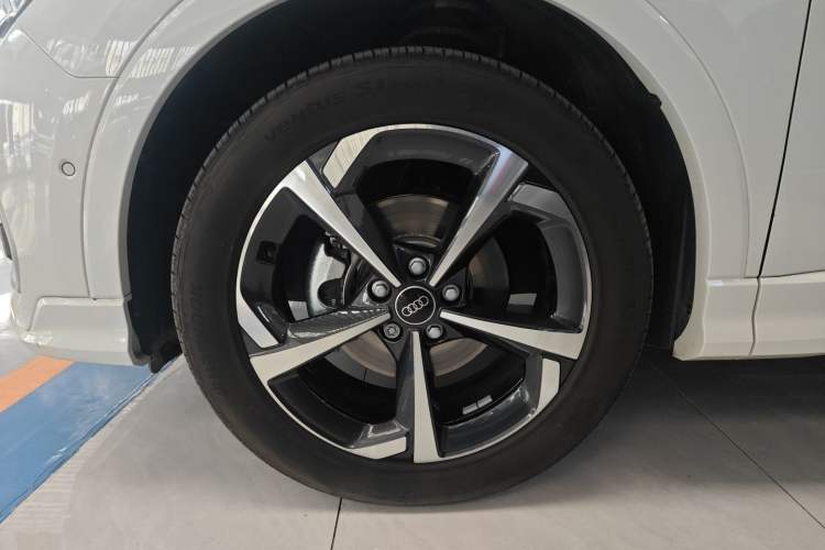 Used Audi Q3 2025 quattro 45th Anniversary Edition 35TFSI Fashionable and Dynamic Model Exterior 4
