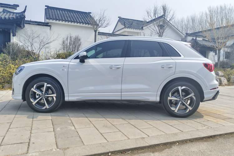 Used Audi Q3 2025 quattro 45th Anniversary Edition 35TFSI Fashionable and Dynamic Model Exterior 6