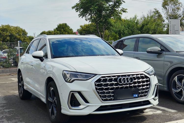 Used Audi Q3 2025 quattro 45th Anniversary Edition 35TFSI Fashionable and Dynamic Model Front Right 45 Deg