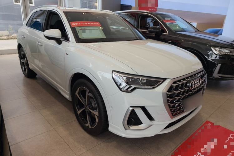 Used Audi Q3 2025 quattro 45th Anniversary Edition 35TFSI Progressive Dynamic Model Front Right 45 Deg