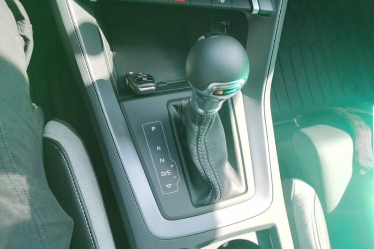 Used Audi Q3 2025 quattro 45th Anniversary Edition 35TFSI Fashionable and Dynamic Model Gear Lever
