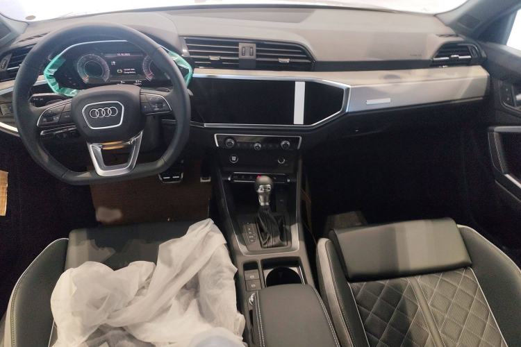 Used Audi Q3 2025 quattro 45th Anniversary Edition 40TFSI Fashionable and Dynamic Model Interior 3