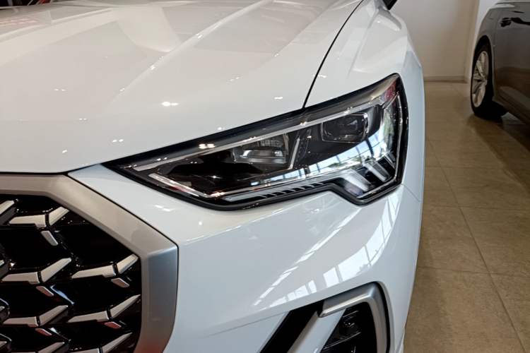 Used Audi Q3 2025 quattro 45th Anniversary Edition 35TFSI Fashionable and Dynamic Model Left Front Headlight