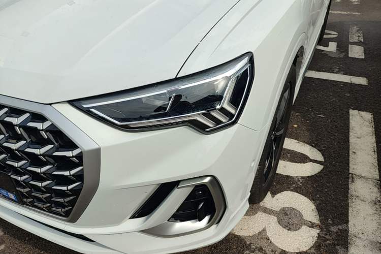Used Audi Q3 2025 quattro 45th Anniversary Edition 35TFSI Fashionable and Dynamic Model Left Front Headlight