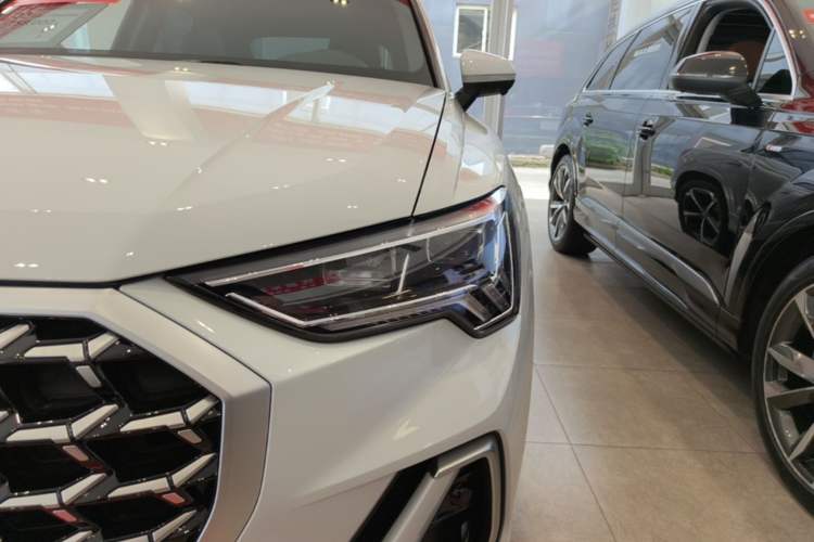 Used Audi Q3 2025 quattro 45th Anniversary Edition 35TFSI Progressive Dynamic Model Left Front Headlight